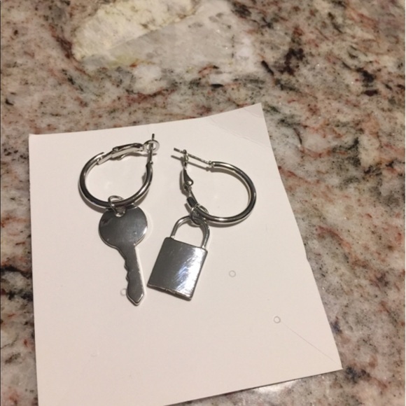 New lock and key earrings hoops small - Picture 3 of 3